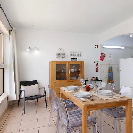 Camoes 11 D, Vista Mar,com Piscina アパート